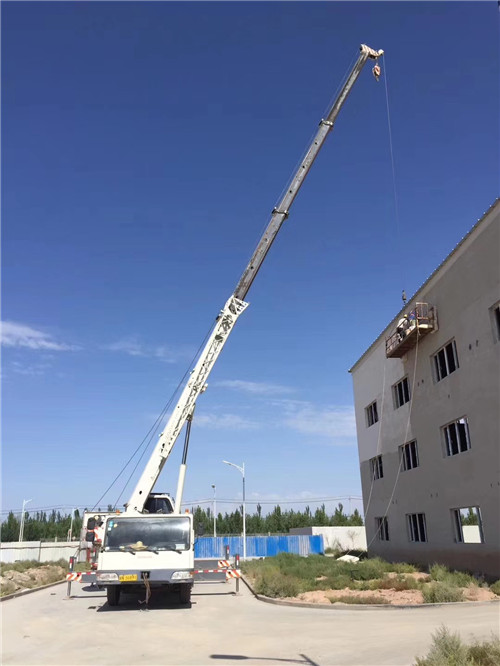 沾化区“轻装强干”—— 吊车的 “轻量化臂架” 技术